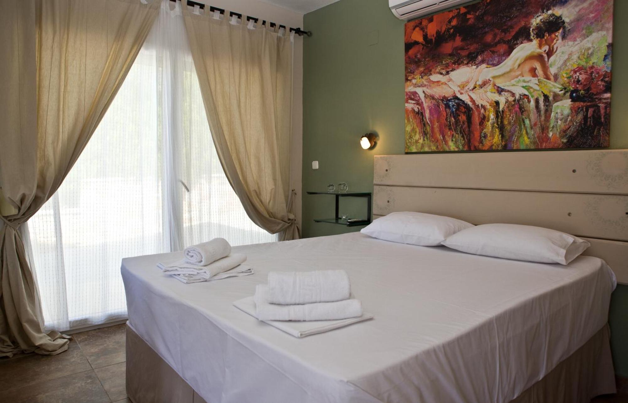 Axion Esti Apartments سكوبيلوس تاون الغرفة الصورة