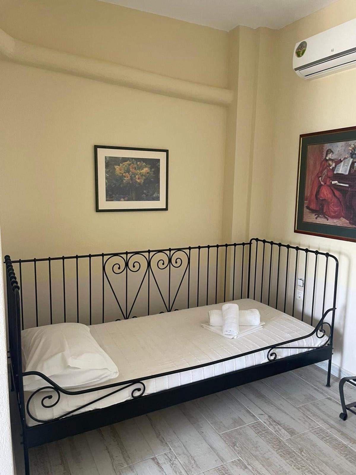 Axion Esti Apartments سكوبيلوس تاون الغرفة الصورة