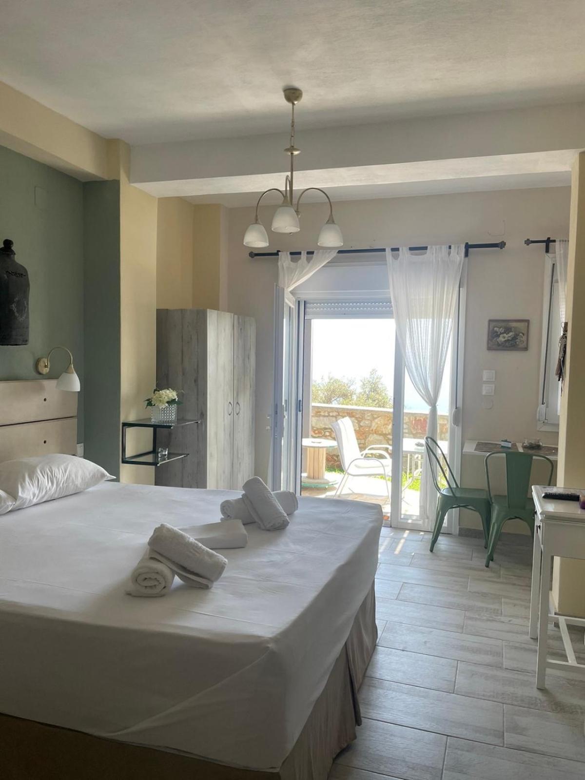 Axion Esti Apartments سكوبيلوس تاون المظهر الخارجي الصورة