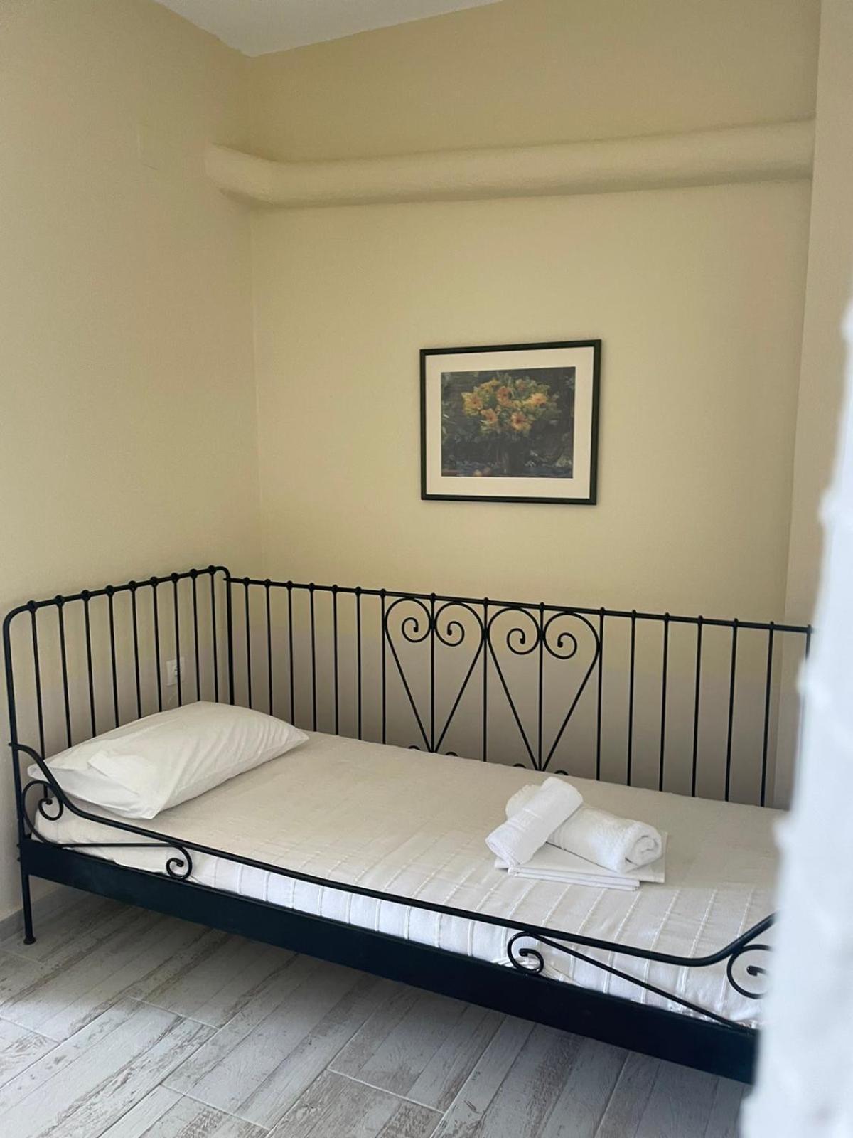 Axion Esti Apartments سكوبيلوس تاون الغرفة الصورة
